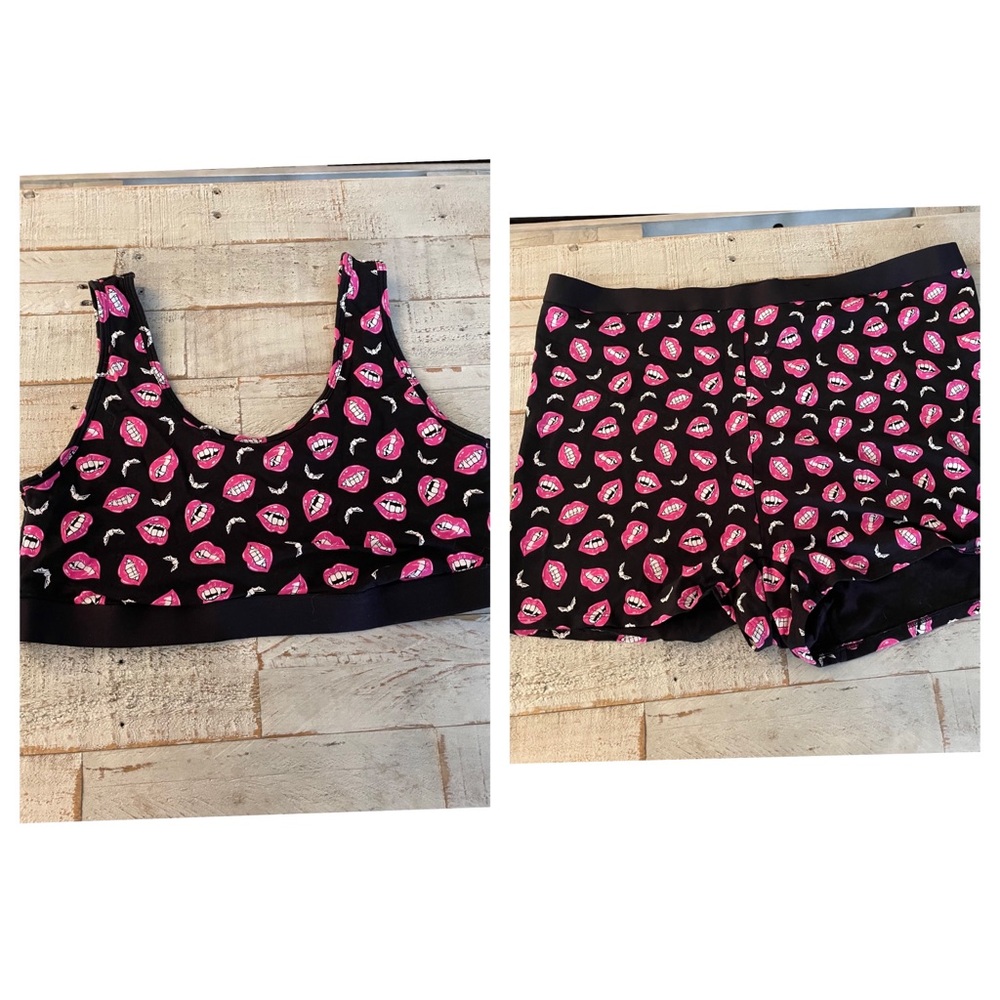 New without tags torrid curvy sports bra 2X and boy shorts 4X matching set